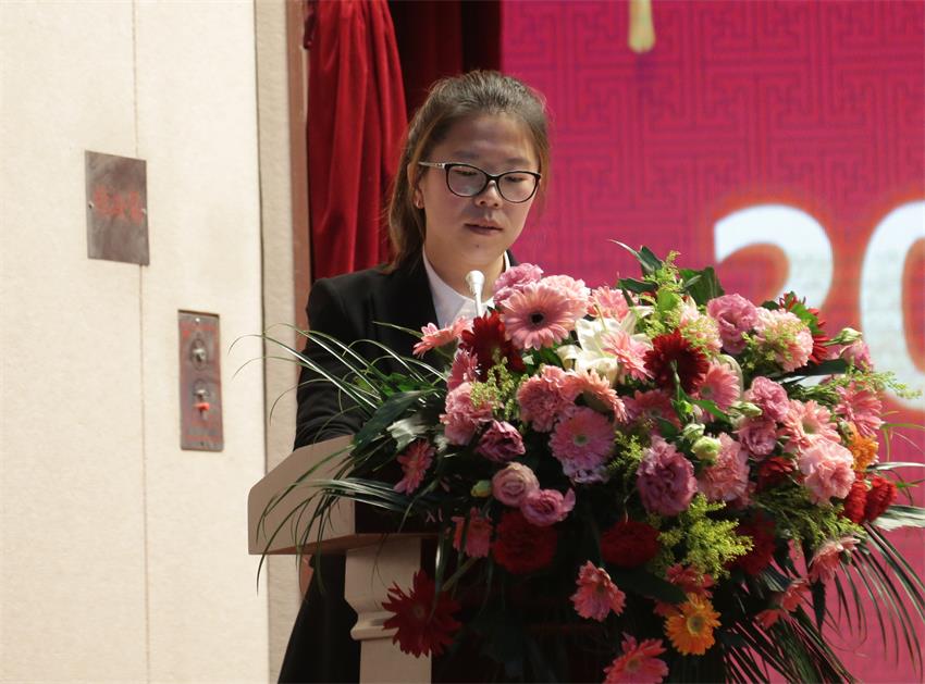 集团执行总裁、江苏爱游戏网页版公司总经理石伟伟同志宣读人事任免决定