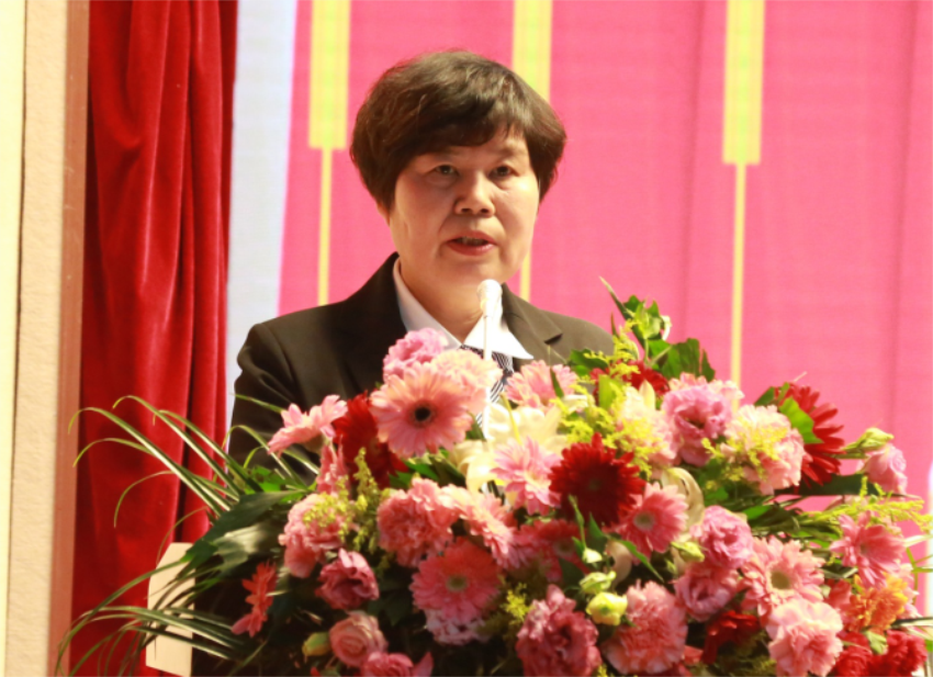 爱游戏网页版第一届党委班子选举大会---徐州市树恩中学总校长薛淑萍同志致开幕辞